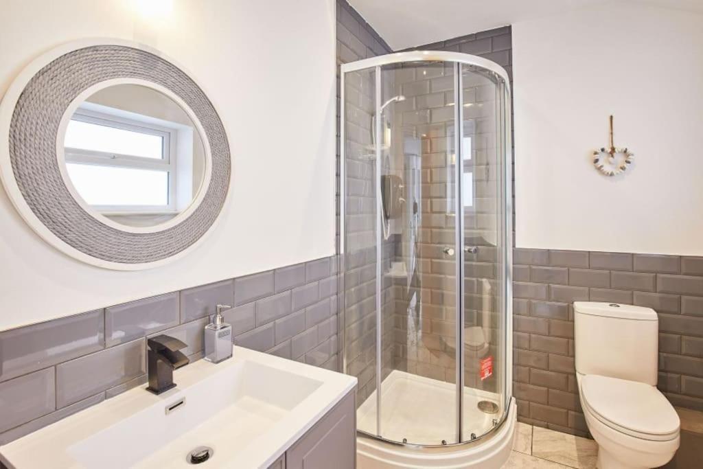 Apt 1 - Queens Court Scarborough Zewnętrze zdjęcie