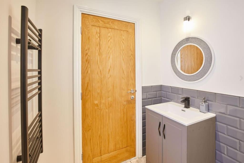 Apt 1 - Queens Court Scarborough Zewnętrze zdjęcie