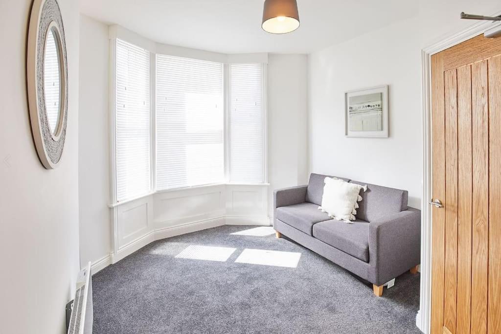 Apt 1 - Queens Court Scarborough Zewnętrze zdjęcie