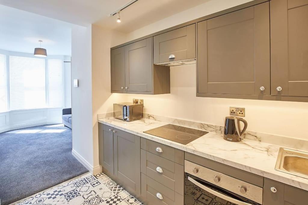 Apt 1 - Queens Court Scarborough Zewnętrze zdjęcie